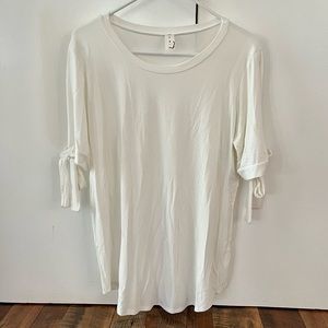 Francescas MTS White Short Sleeve with Bows Tunic Top, Women's Size L